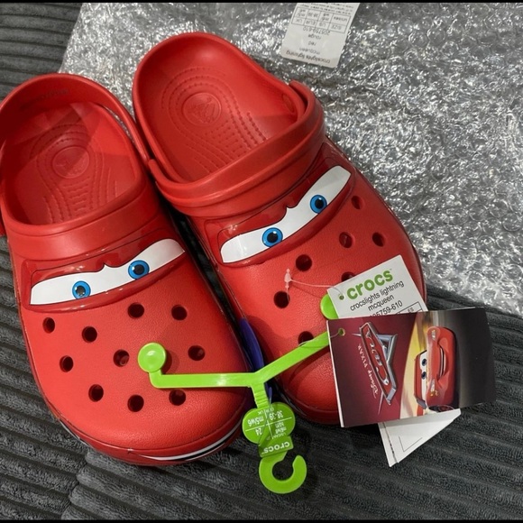 Lightning McQueen Crocs - Picture 1 of 4
